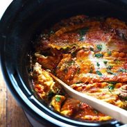 Super Easy Skinny Veggie Crockpot Lasagna - a handful of simple ingredients for a healthy family dinner. | https://slim-weight.today