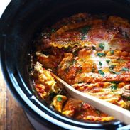 Super Easy Skinny Veggie Crockpot Lasagna - a handful of simple ingredients for a healthy family dinner. | https://slim-weight.today