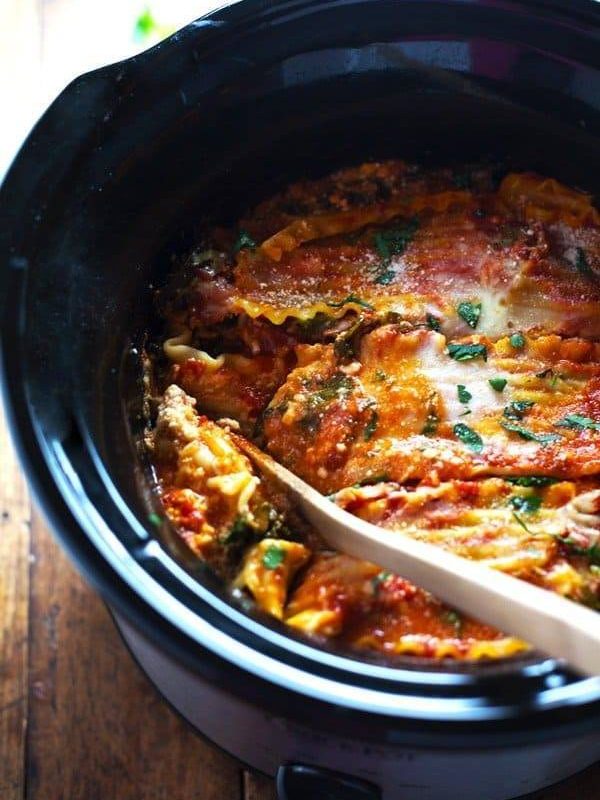 Super Easy Skinny Veggie Crockpot Lasagna - a handful of simple ingredients for a healthy family dinner. | https://slim-weight.today