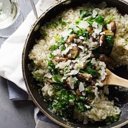 Garlic Butter Mushroom Risotto - super simple! white wine, garlic, mushrooms, butter, spinach, and creamy risotto. 350 calories. | pinchofyum.com #vegetarian #recipe #mushroom #risotto